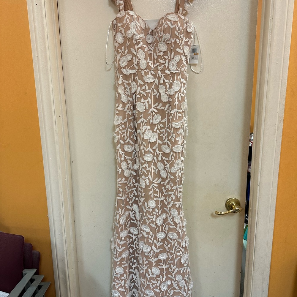Elegant Floral Lace Prom Dress